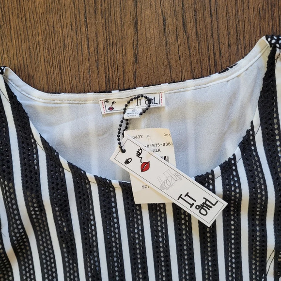 IT GIRL Black and White Cold Shoulder Blouse Top Size Women's Small NEW - Picture 10 of 12